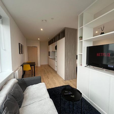 London Heathrow Airport Apartment Voyager House Terminal 12345 - Ev Electric And Parking Available Hillingdon Exterior foto